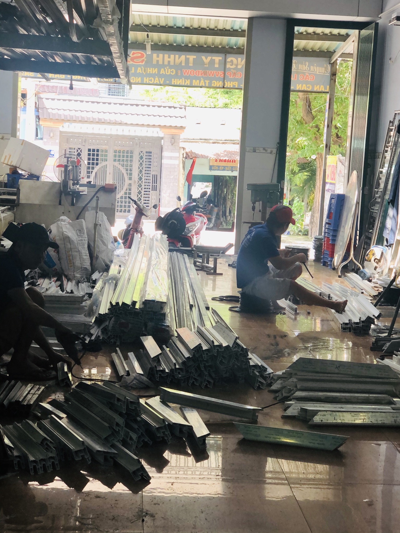 Sản xuất cửa nhựa lõi thép 