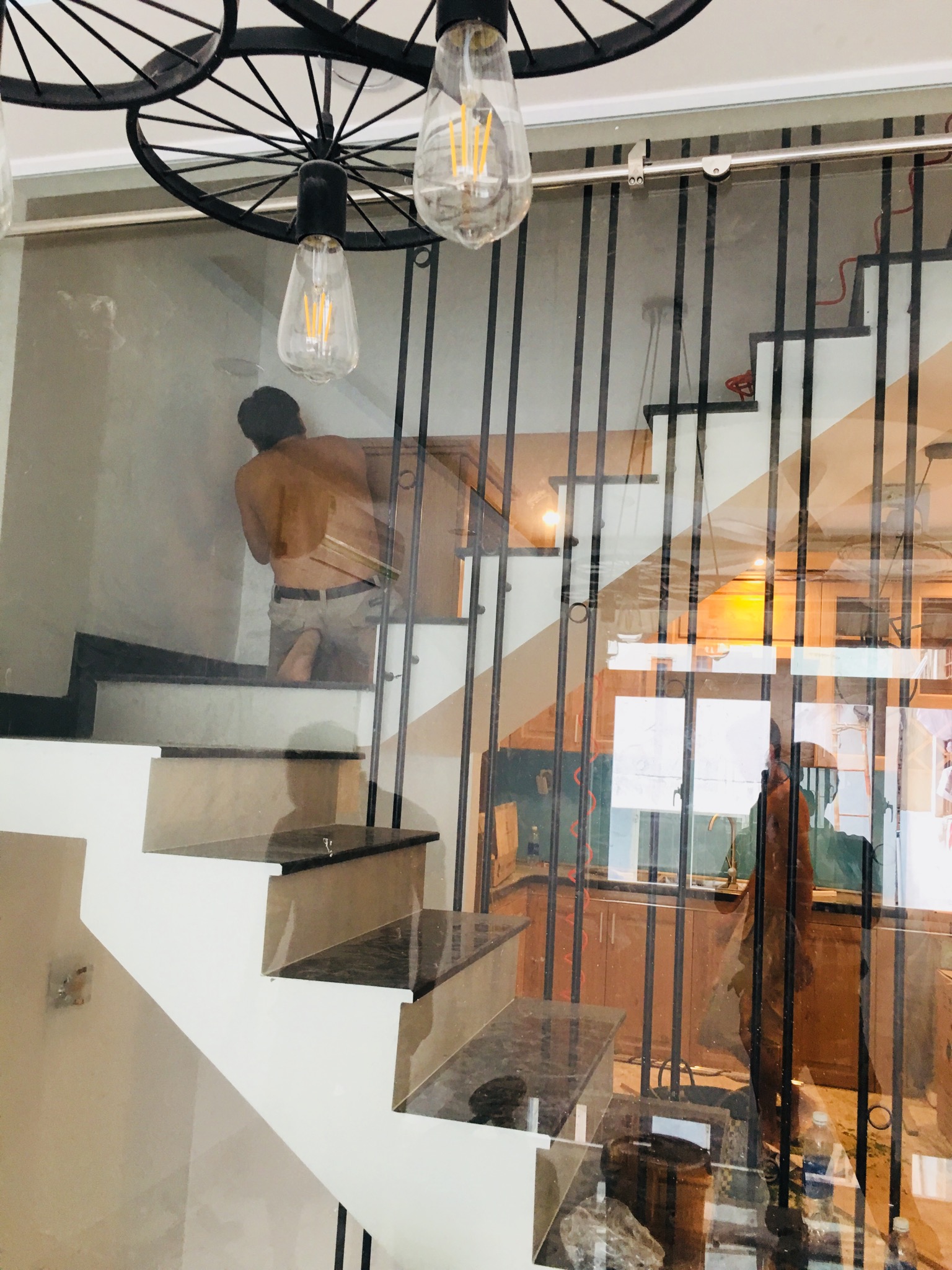Vách kính cường lực tân ki tân quí