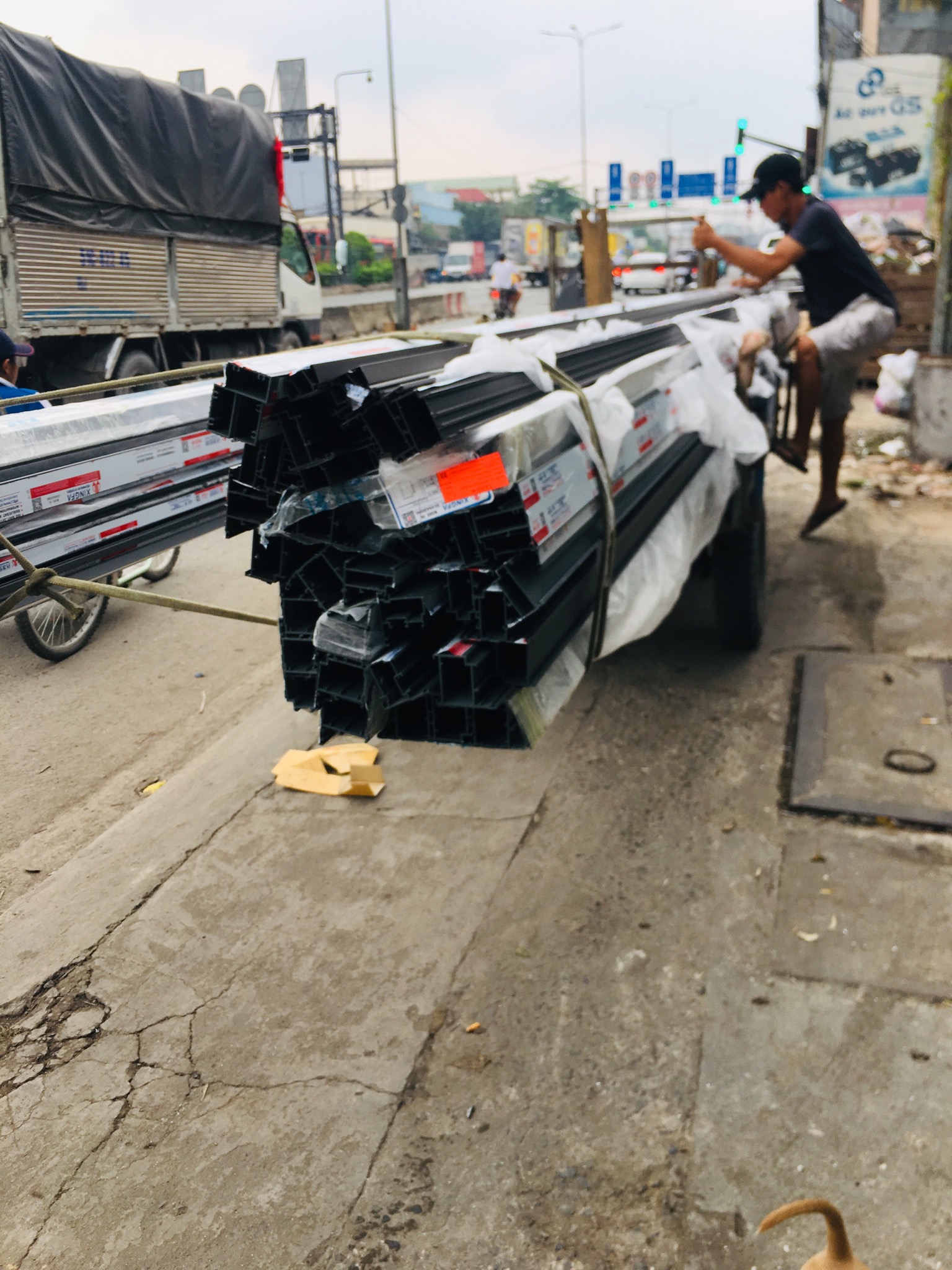 Nhập hàng về xưởng